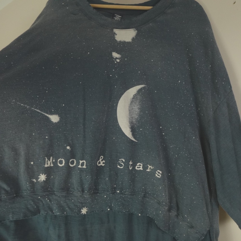 Magnolia Pearl Pullover Francis Hi Lo Moon and Stars - Picture 12 of 15